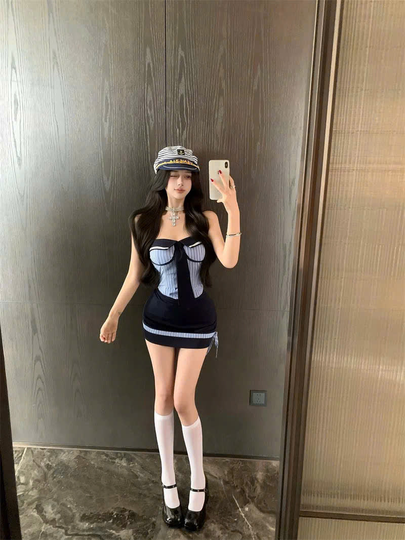 Váy body cúp ngực xanh phối cà vạt siêu slay