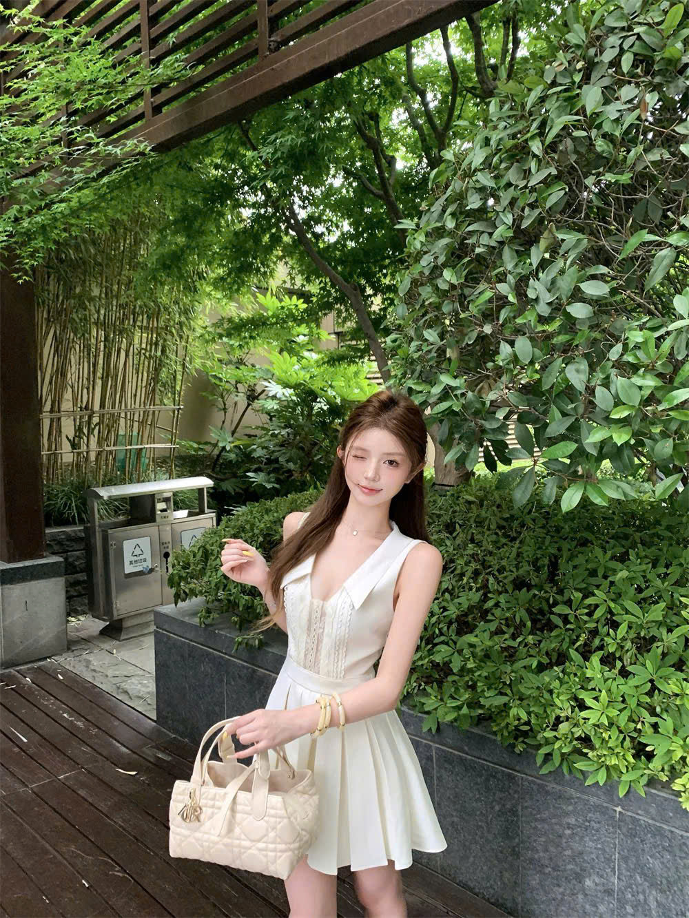 Đầm trắng tiểu thư quyến rũ