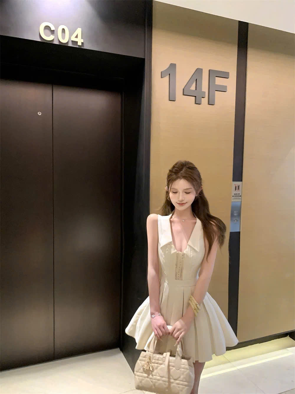 Đầm trắng tiểu thư quyến rũ