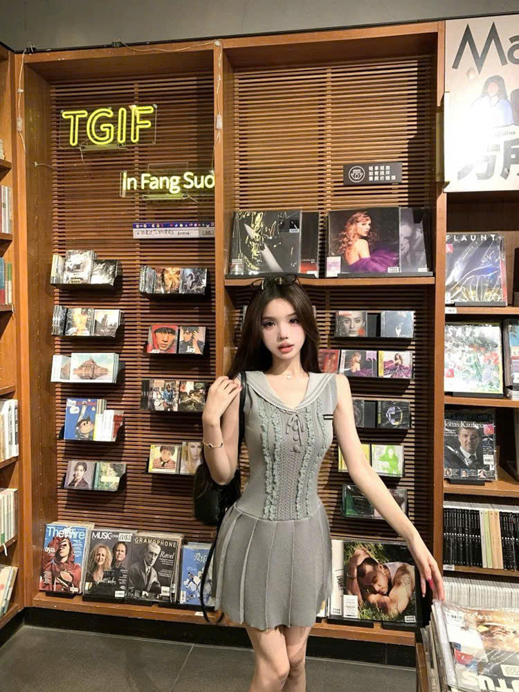 Đầm xám nữ sinh trẻ trung
