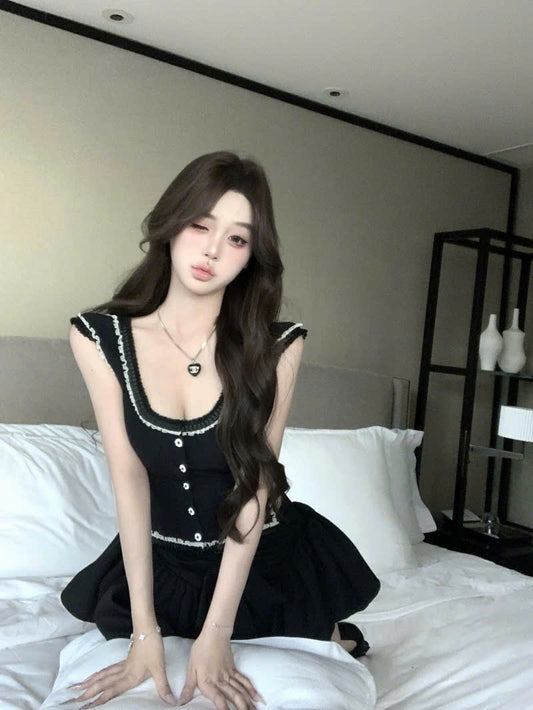 Áo đen cổ vuông mặc 2 kiểu tôn vòng 1