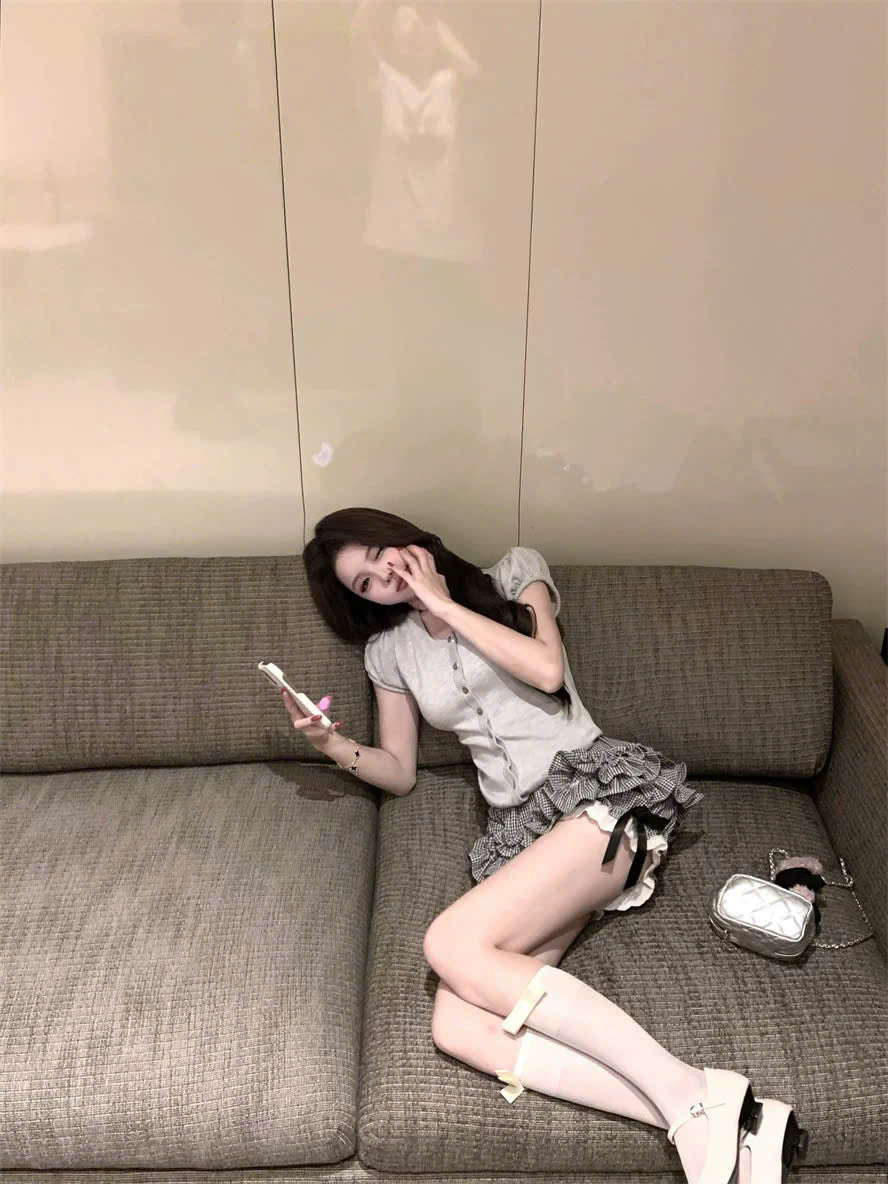 Set áo trơn quần nụ caro basic siêu cưng