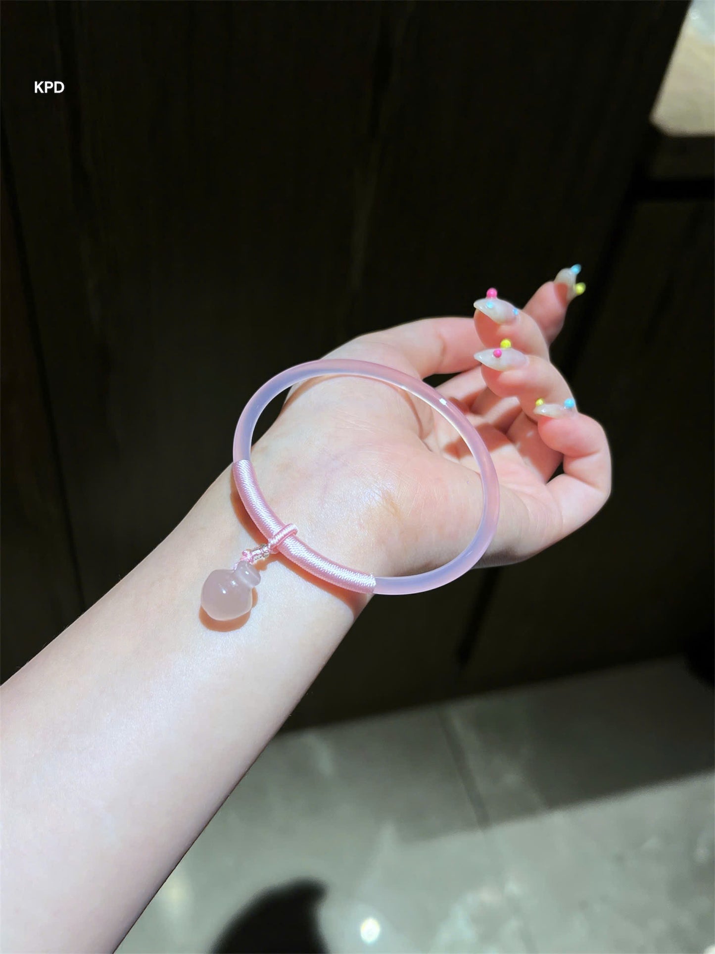Vòng mã não hồng thạch với ý nghĩ Bình trong Bình An