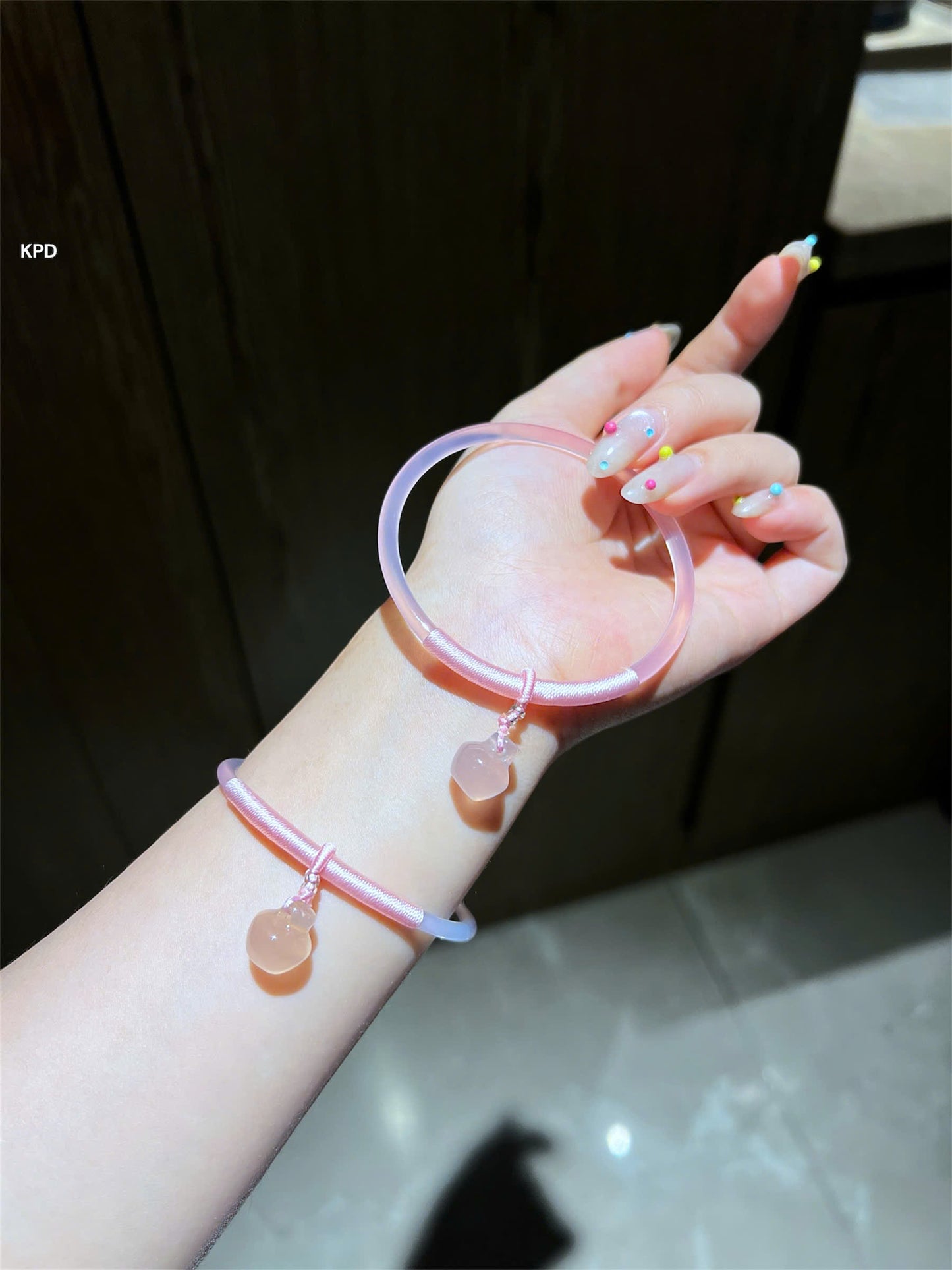 Vòng mã não hồng thạch với ý nghĩ Bình trong Bình An