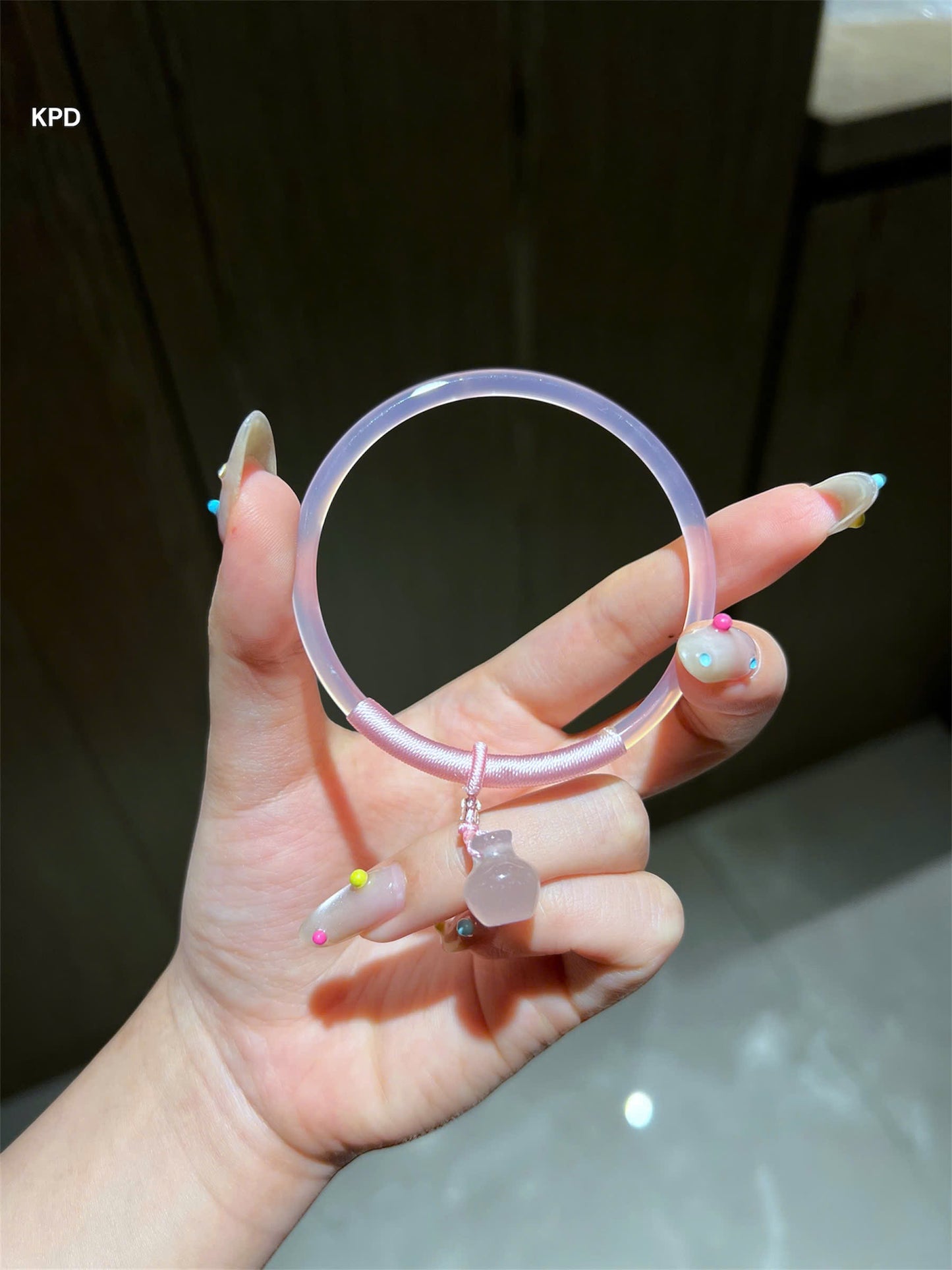 Vòng mã não hồng thạch với ý nghĩ Bình trong Bình An