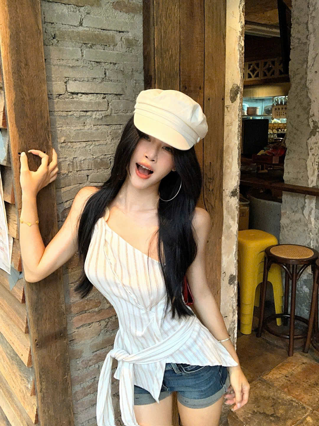 Áo lệch vai kẻ sọc cột dây eo