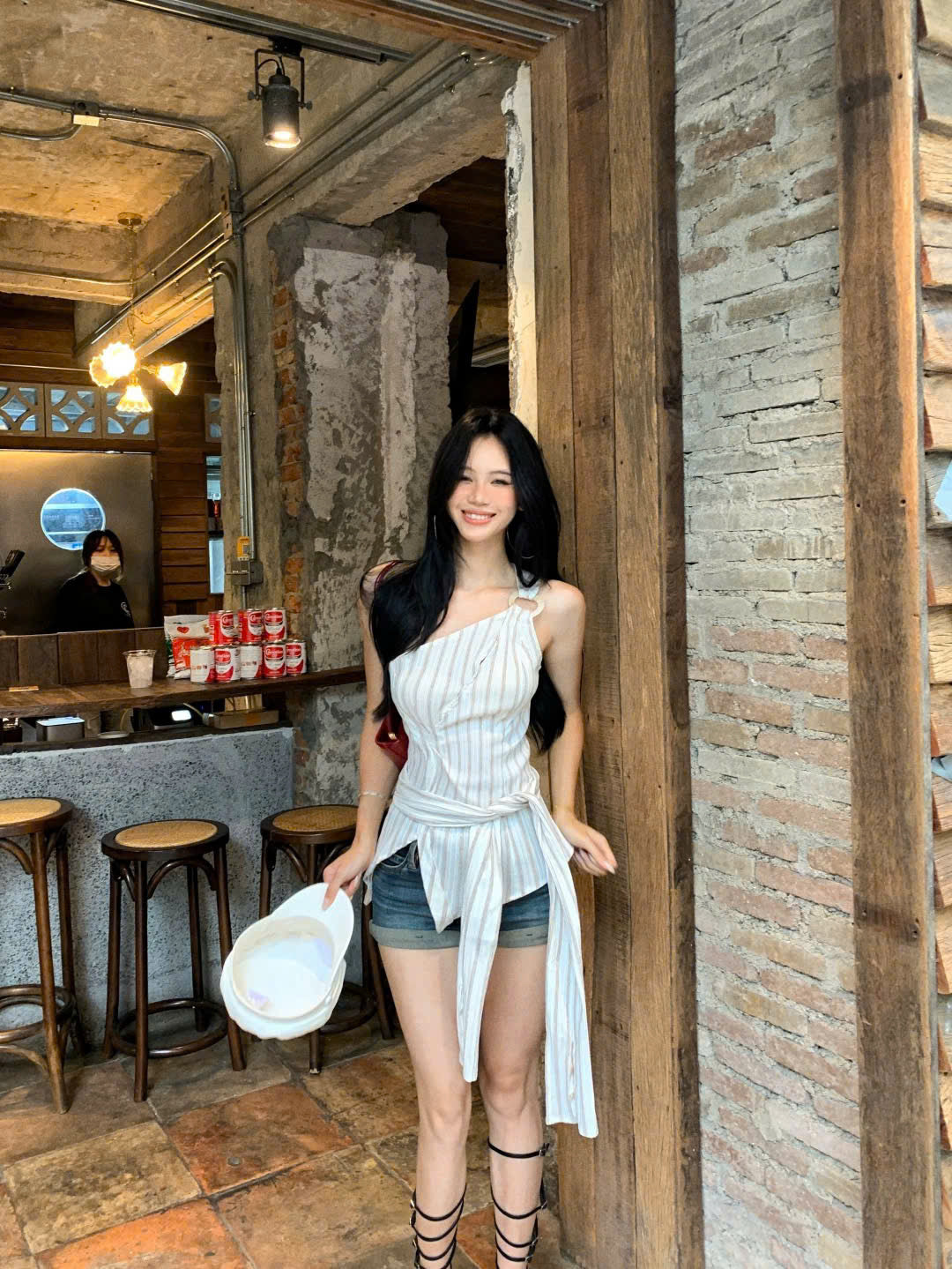 Áo lệch vai kẻ sọc cột dây eo
