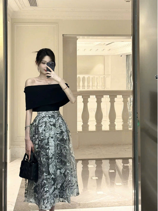 Đầm trễ vai tone đen trắng hoa lá thanh lịch