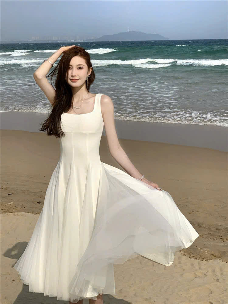 Đầm trắng cổ vuông nàng thơ