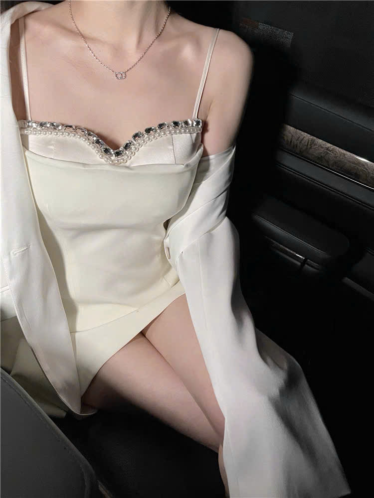 Đầm ngắn 2 dây cúp ngực đính đá