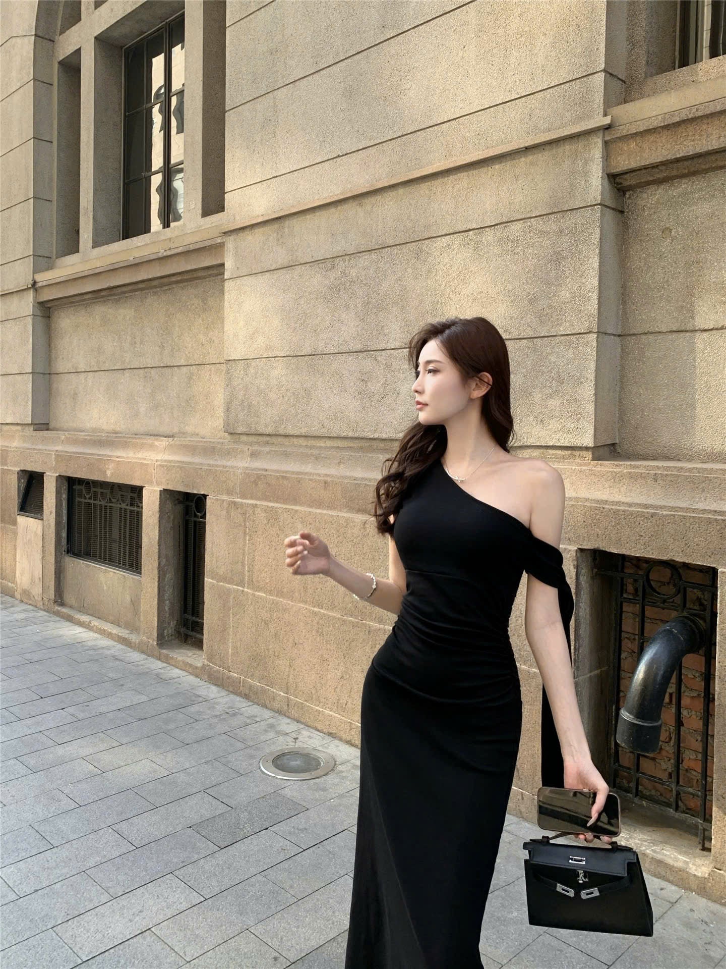 Đầm dài lệch vai thả dây sang chảnh