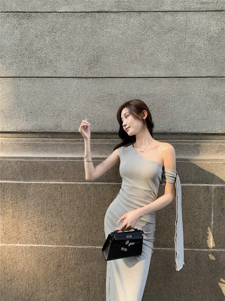 Đầm dài lệch vai thả dây sang chảnh