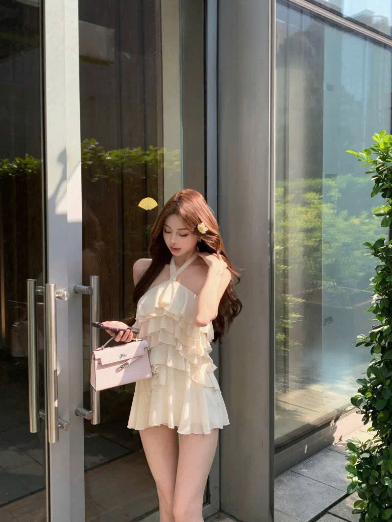 Váy tầng trắng tiểu thư