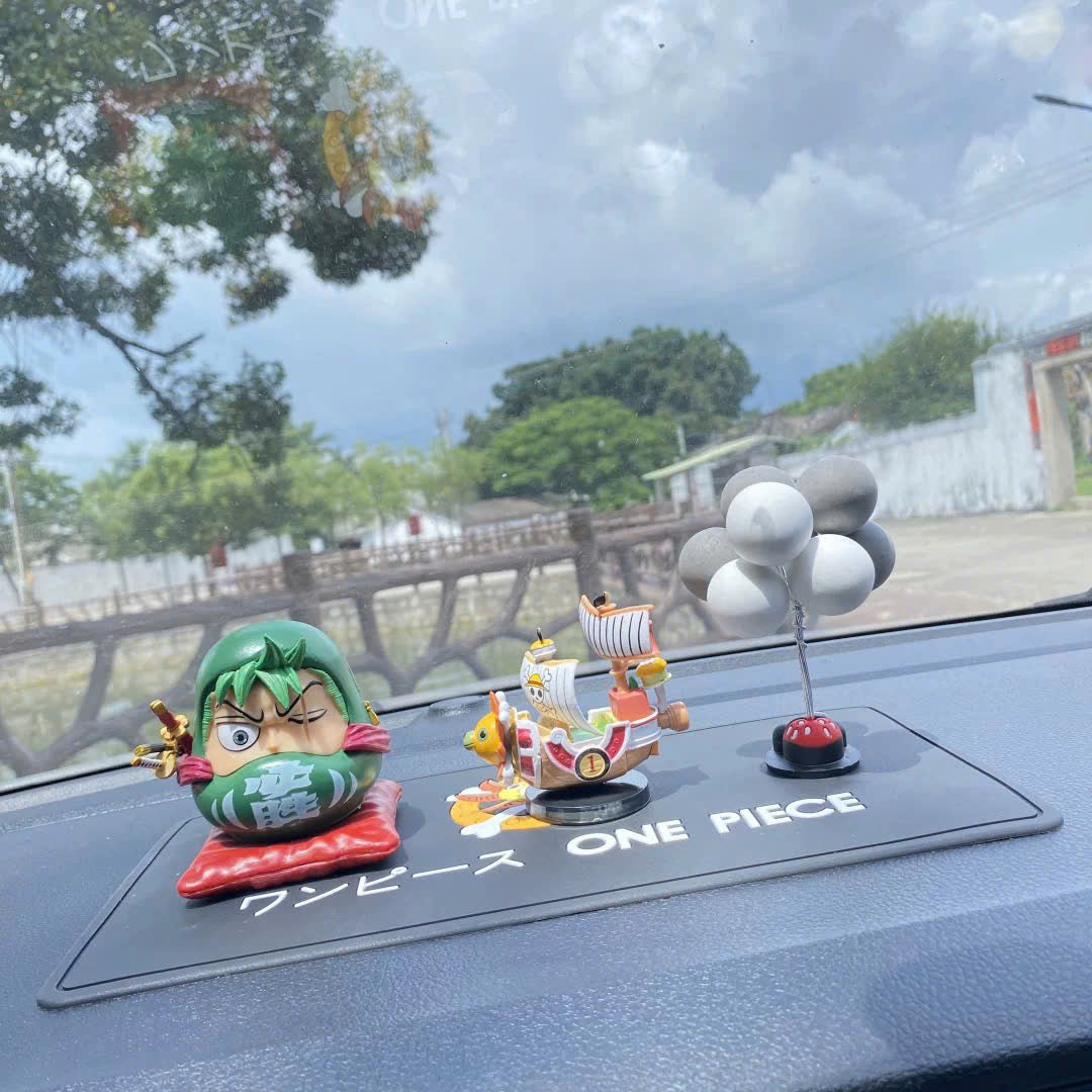 Dán xe One Piece hình trứng dễ thương