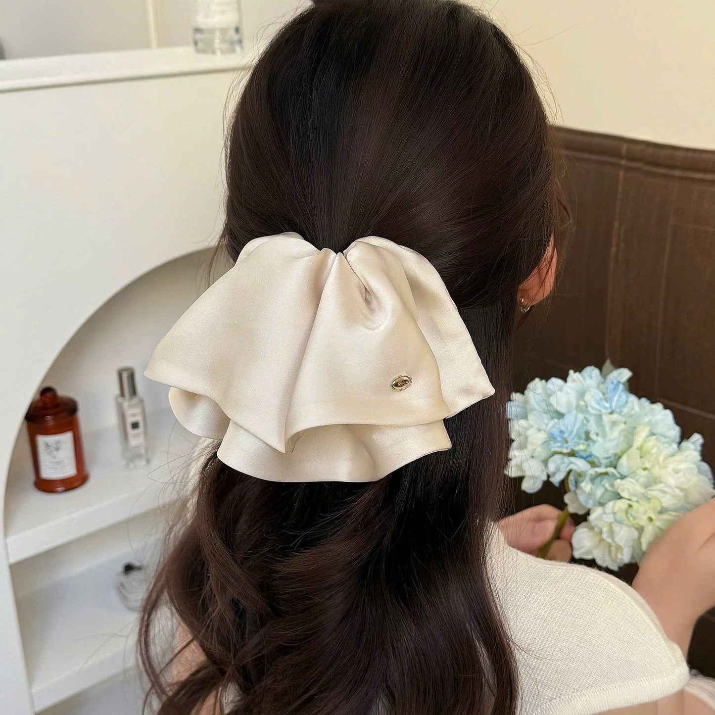 Cột tóc lụa tầng tiểu thư