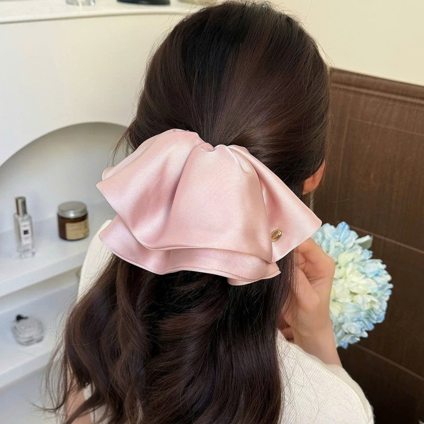 Cột tóc lụa tầng tiểu thư