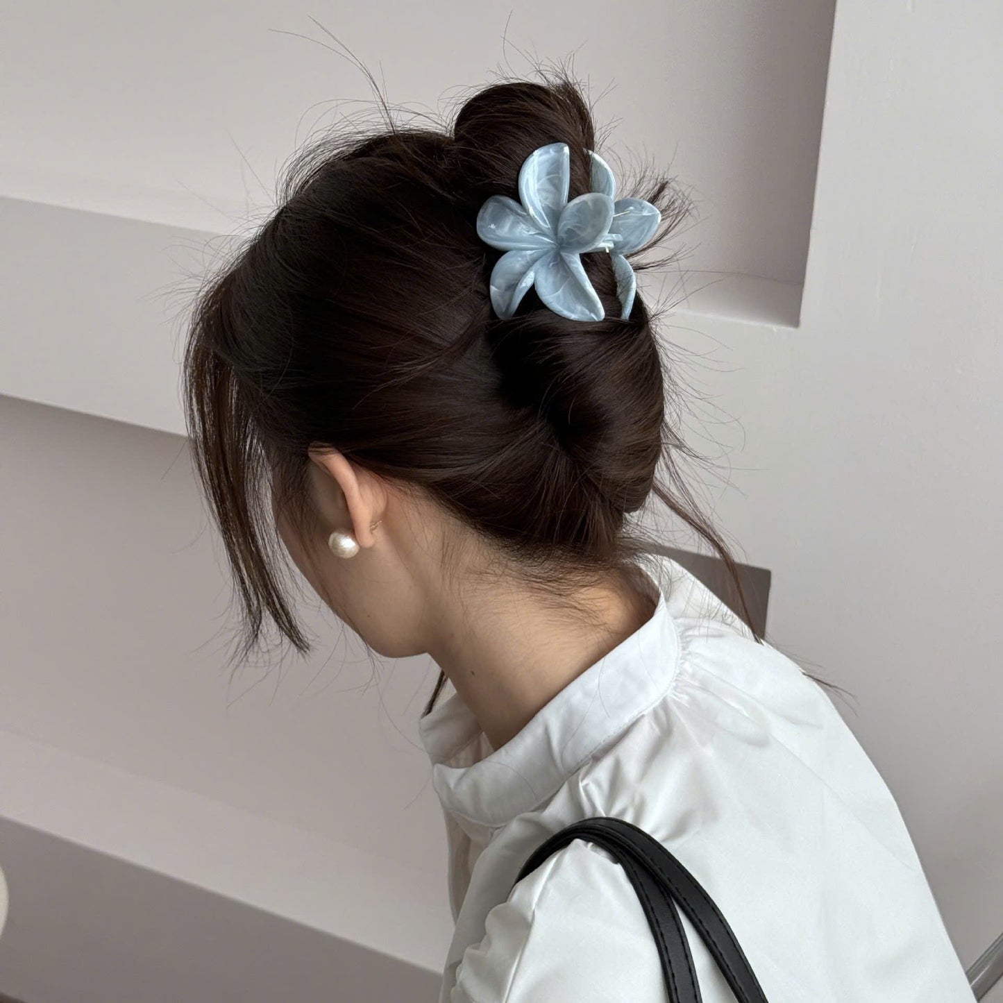 Kẹp tóc càng cua nhựa xanh trắng ánh xà cừ sang xịn