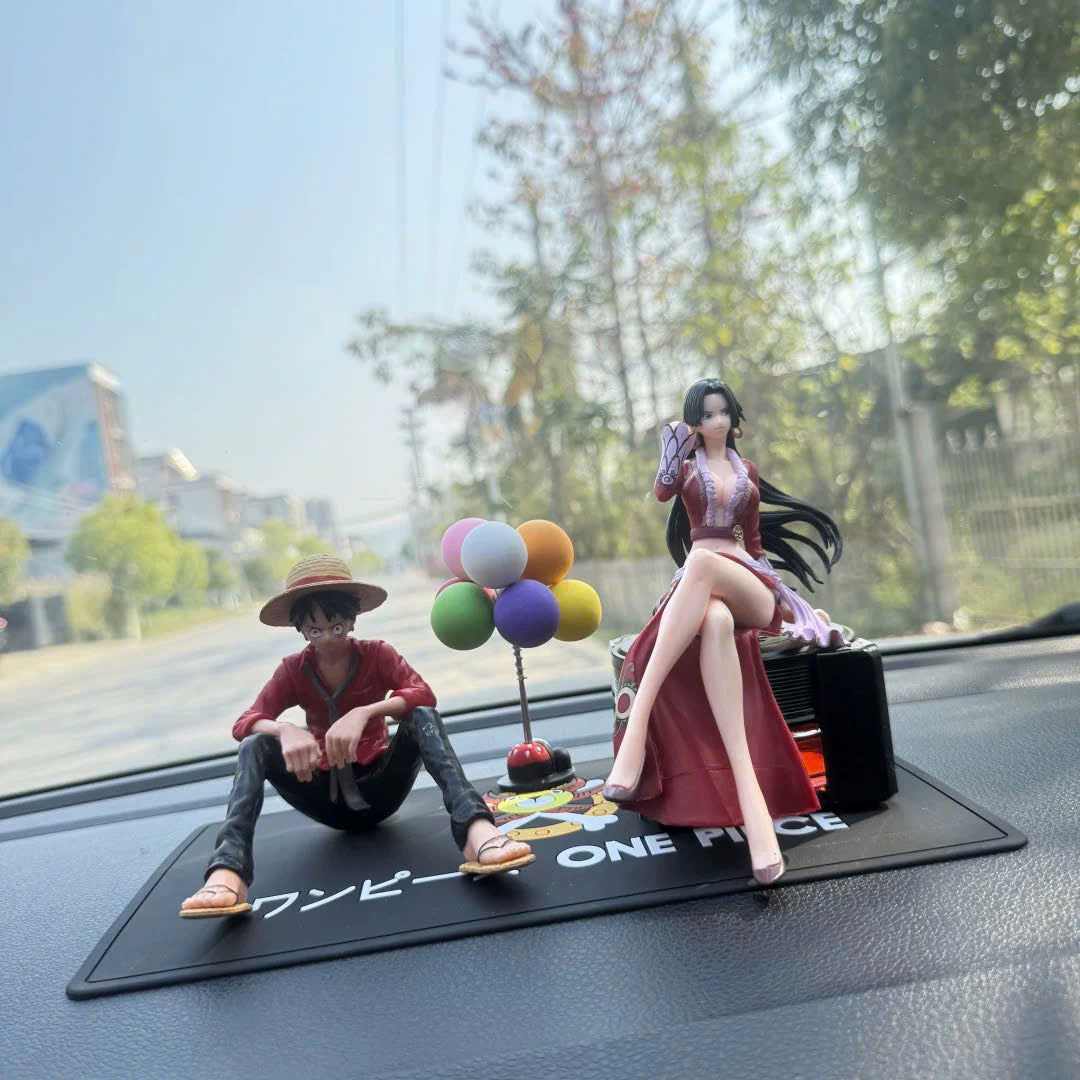 Dán xe hoạt hình anime One Piece Đảo Hải Tặc Luffy & Boa Hancock