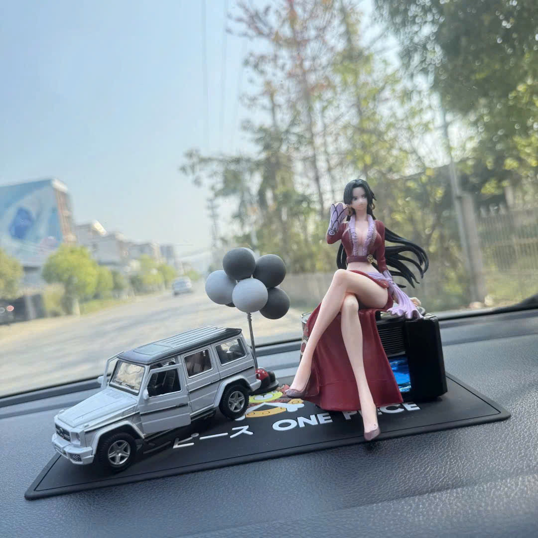 Dán xe hoạt hình anime One Piece Đảo Hải Tặc Luffy & Boa Hancock