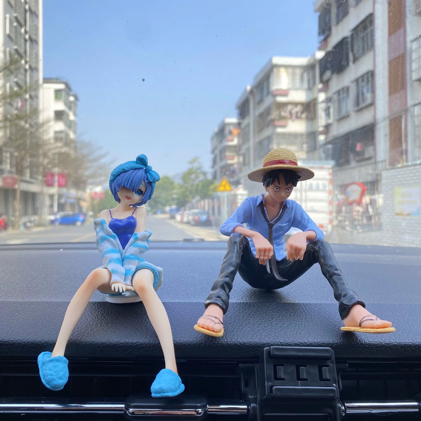 Dán xe hoạt hình anime chân dài dễ thương