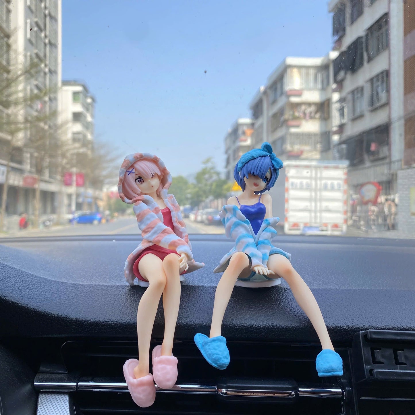 Dán xe hoạt hình anime chân dài dễ thương