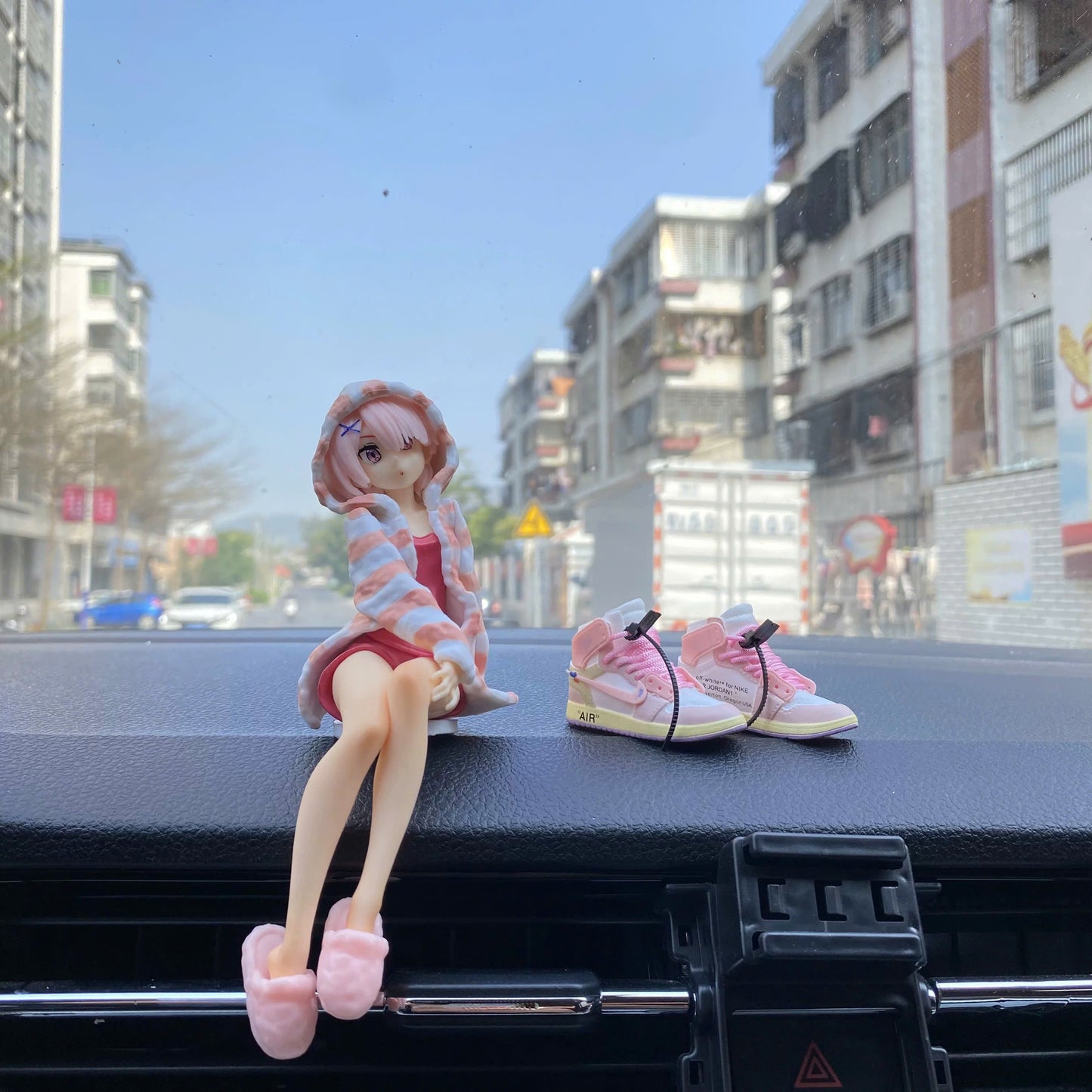 Dán xe hoạt hình anime chân dài dễ thương
