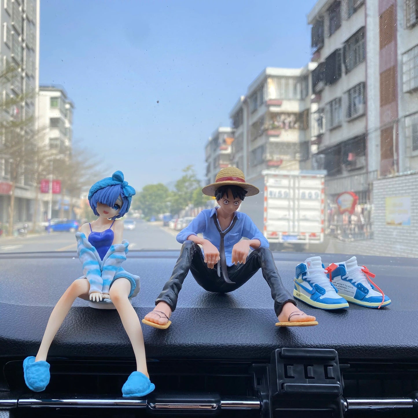 Dán xe hoạt hình anime chân dài dễ thương