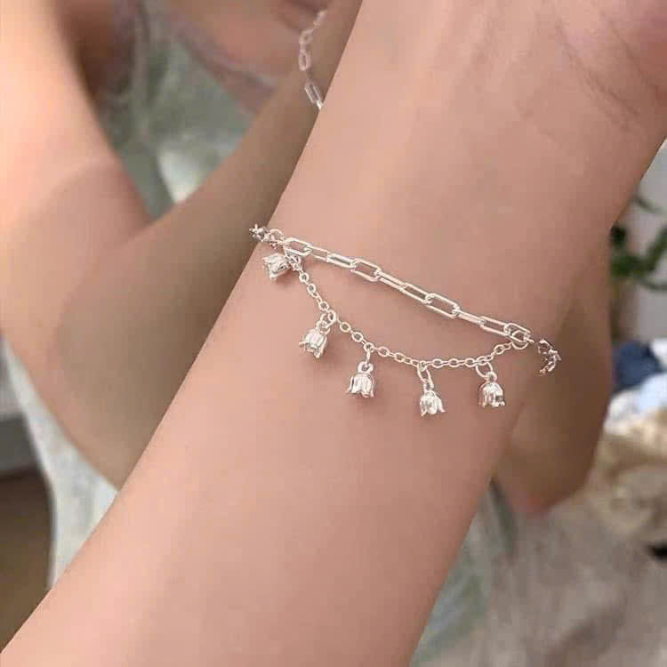 Lắc bạc hoa linh lan phối gì cũng xinh