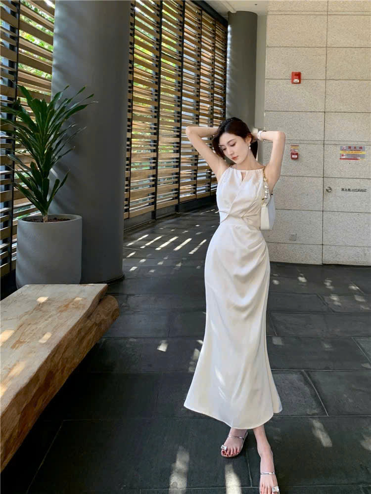 Đầm lụa 2 dây cổ khoét chiết eo
