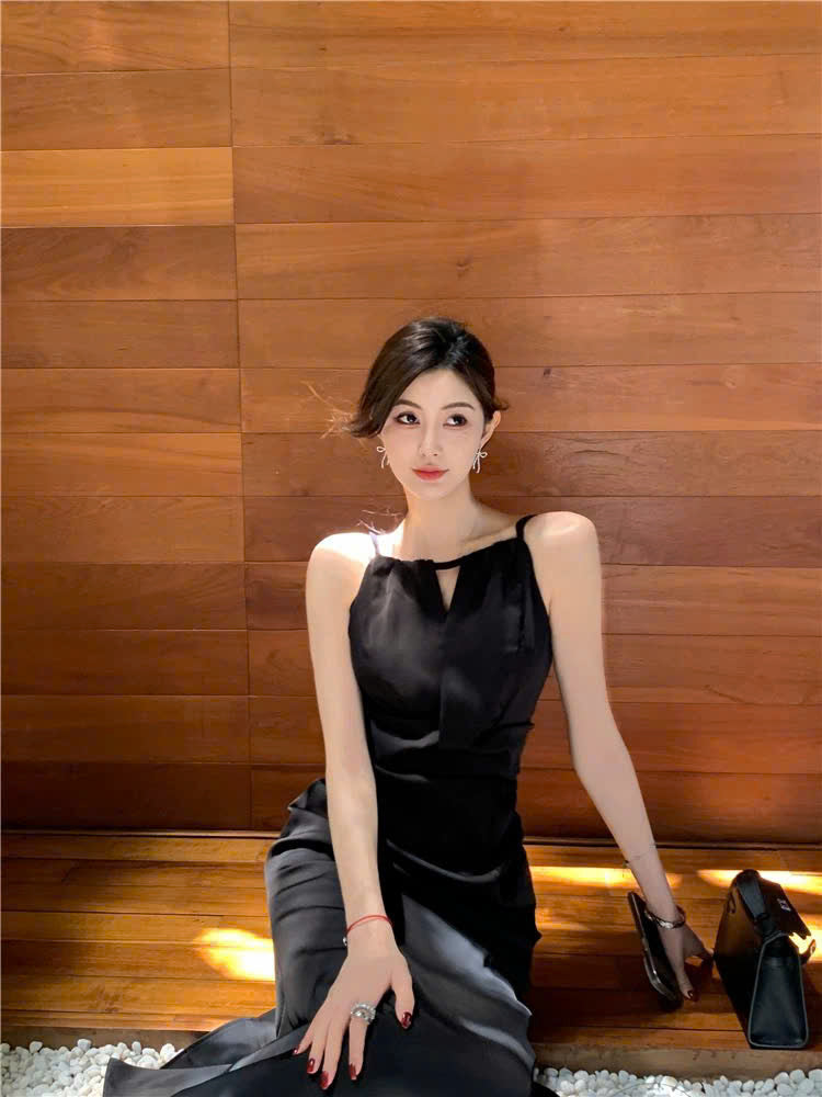 Đầm lụa 2 dây cổ khoét chiết eo