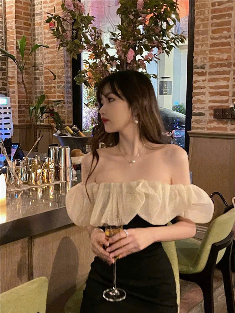Đầm trễ vai bồng bềnh ôm body