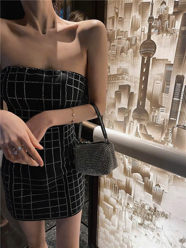 Đầm ống đen đính hạt bling bling