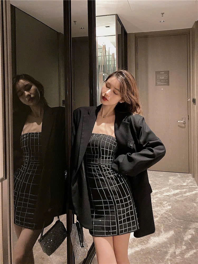 Đầm ống đen đính hạt bling bling