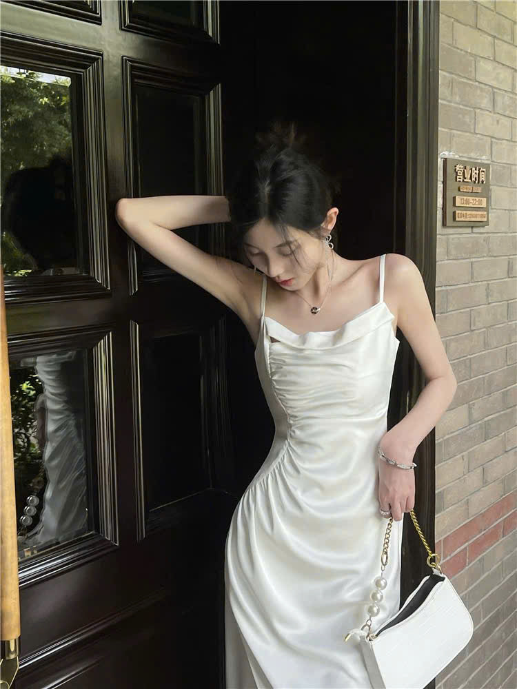 Đầm lụa 2 dây nhún dọc dịu dàng