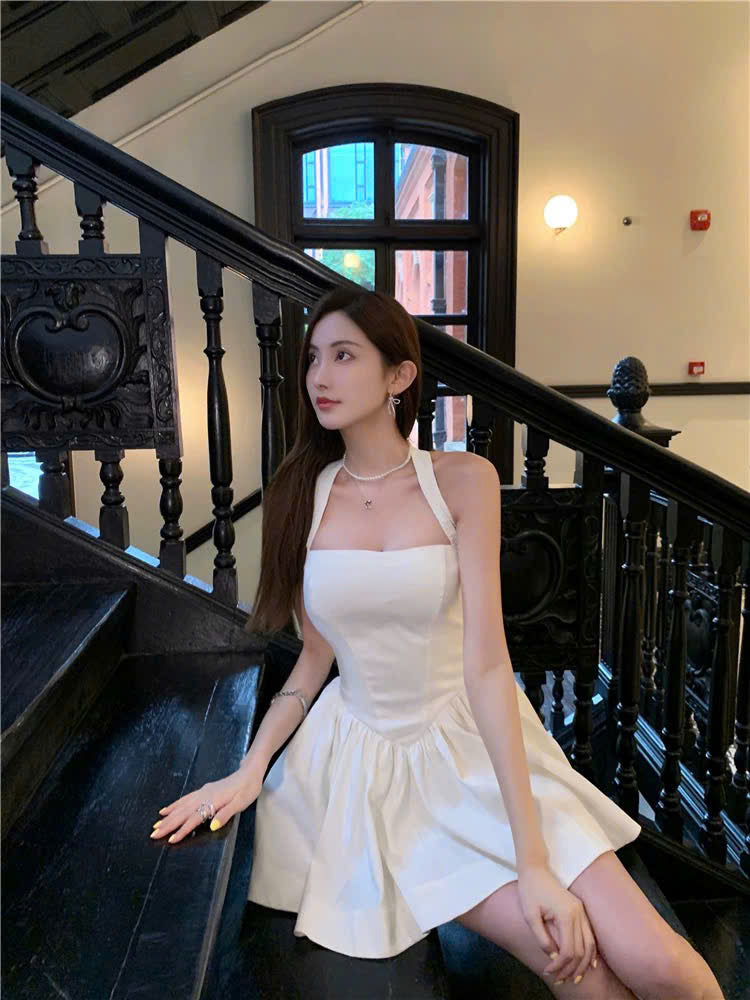 Đầm xòe dây treo vai nịnh dáng