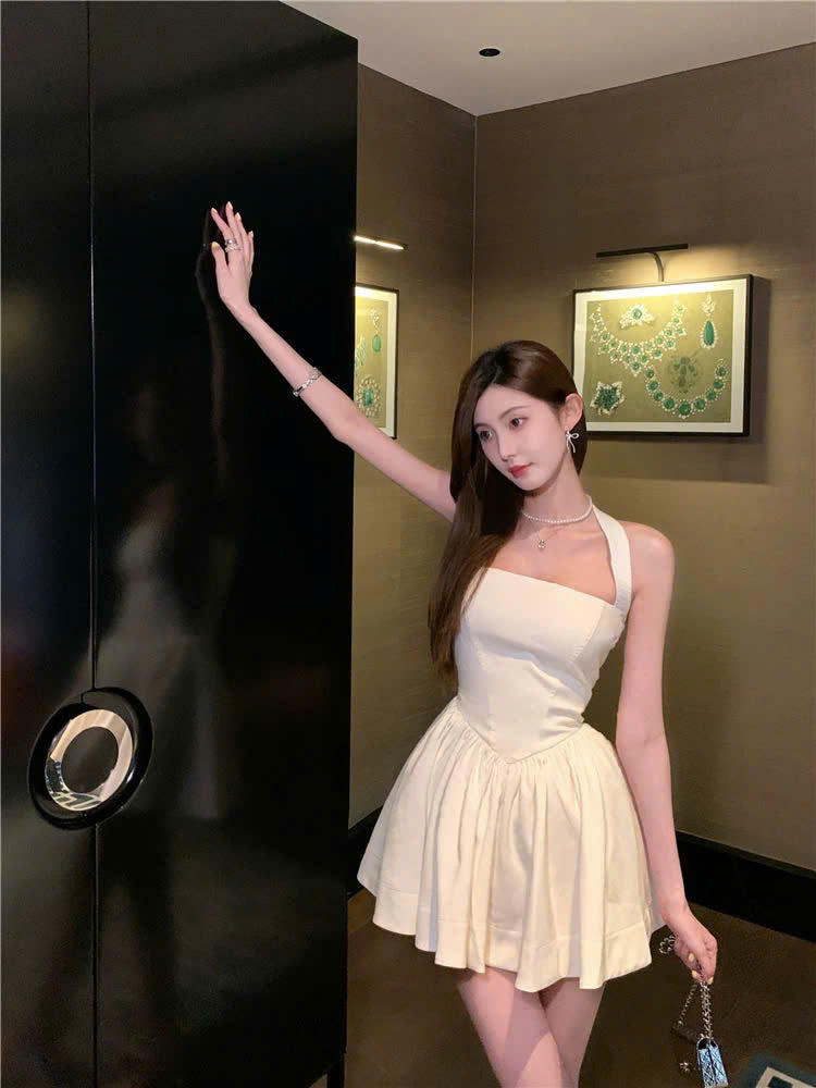 Đầm xòe dây treo vai nịnh dáng
