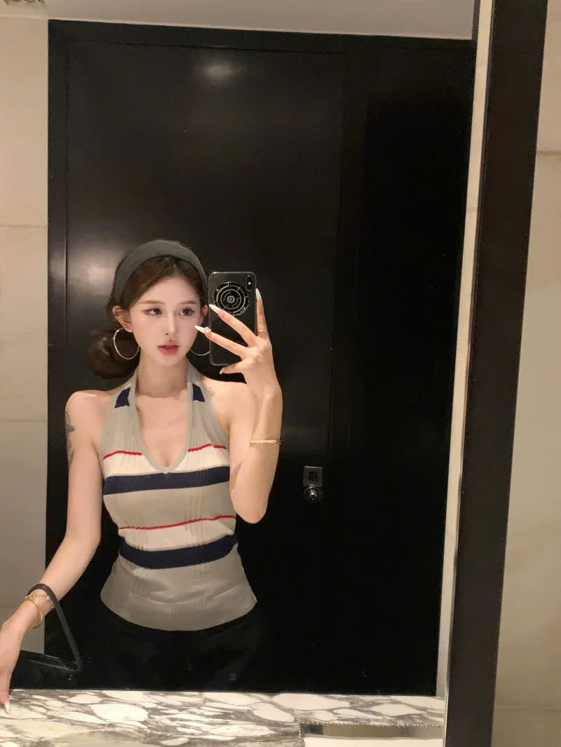 Áo cổ yếm dệt kim sọc ngang