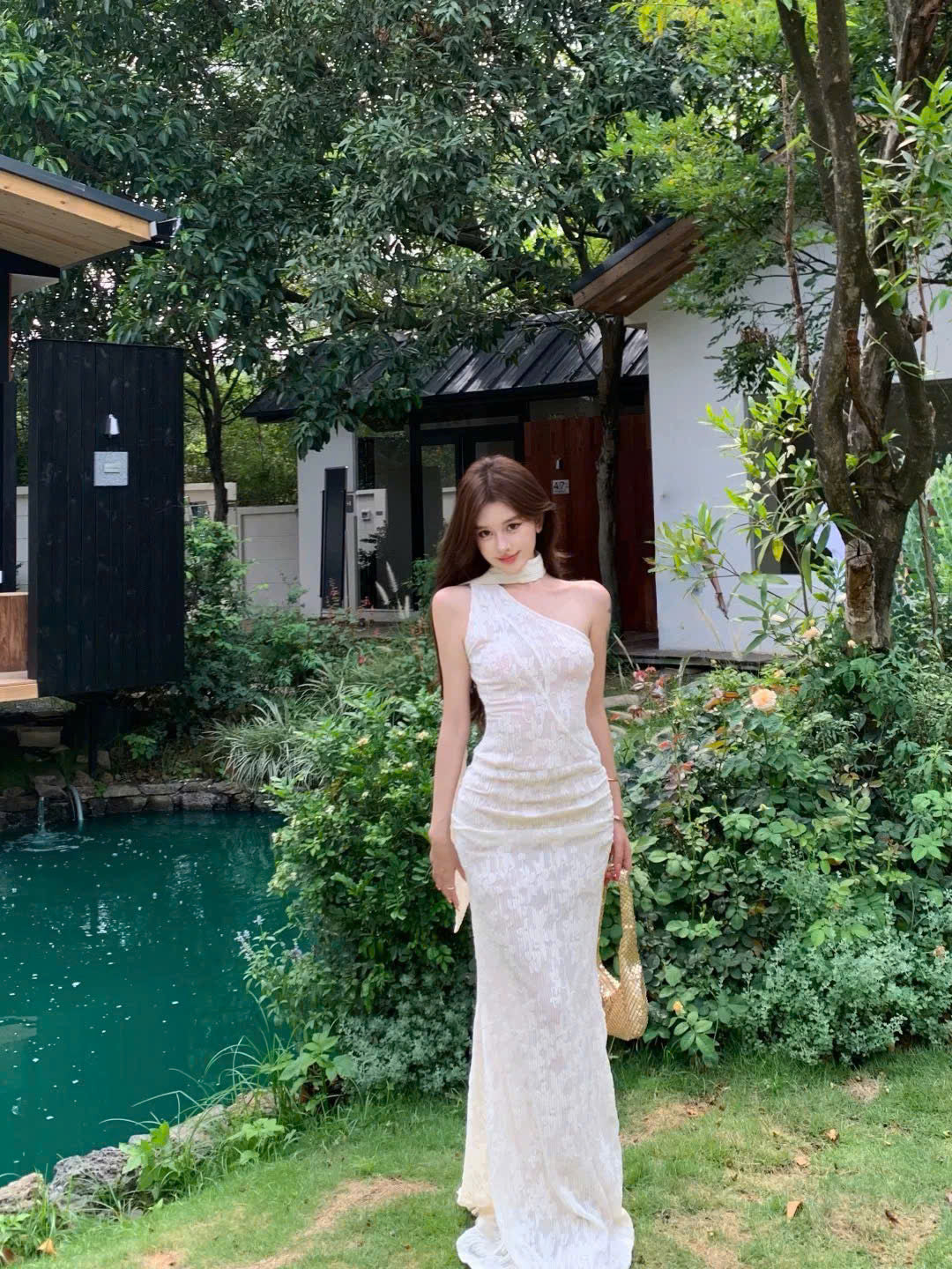 Đầm dài lệch vai choàng cổ chanh sả