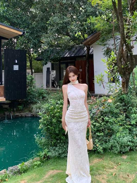 Đầm dài lệch vai choàng cổ chanh sả
