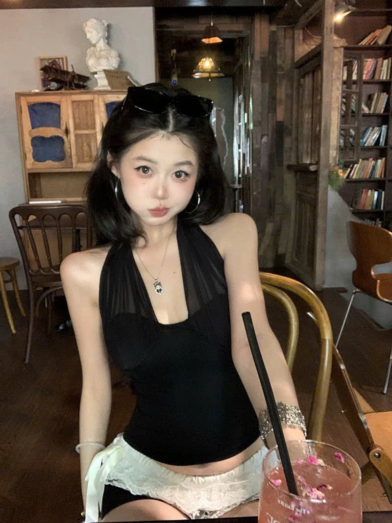 Áo cổ yếm voan cúp ngực đen huyền bí