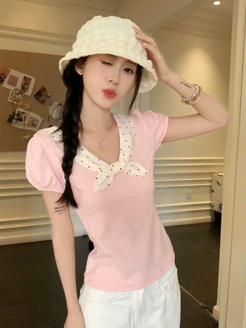 Áo tay phồng cổ cột nơ chấm bi nữ tính