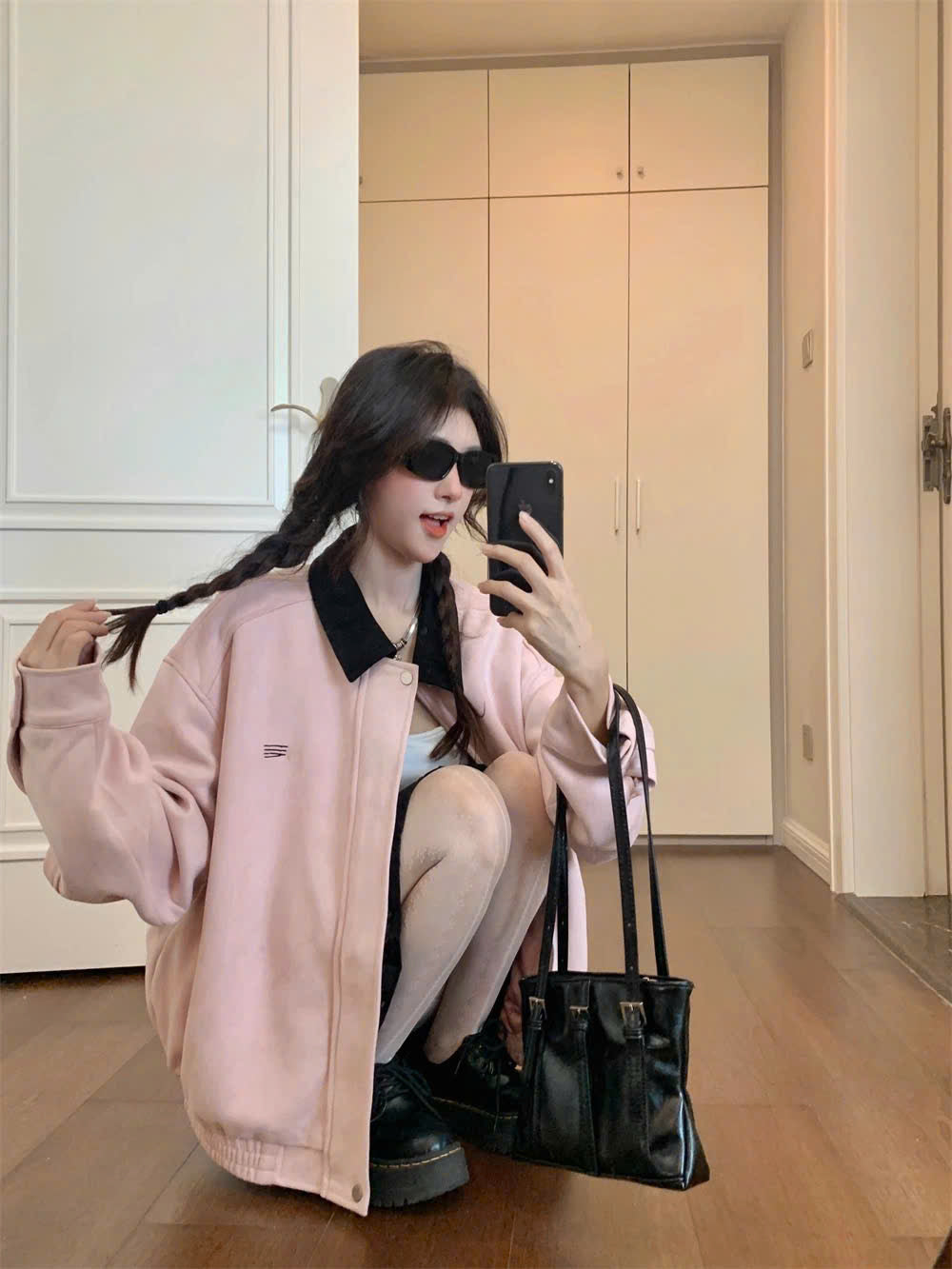 Áo khoác bomber hồng cổ đen nữ tính