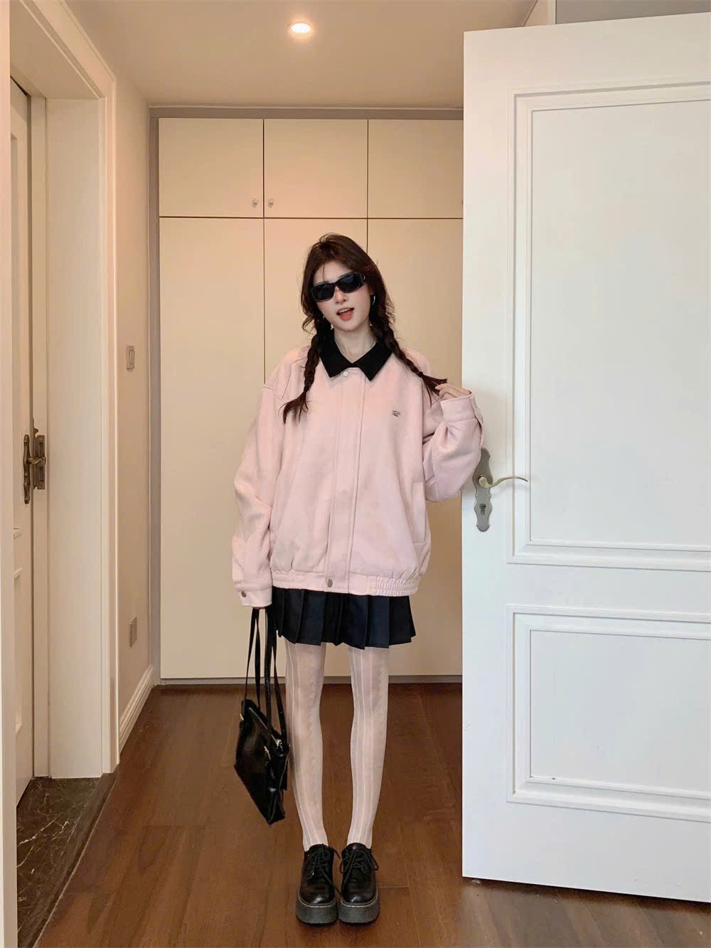 Áo khoác bomber hồng cổ đen nữ tính