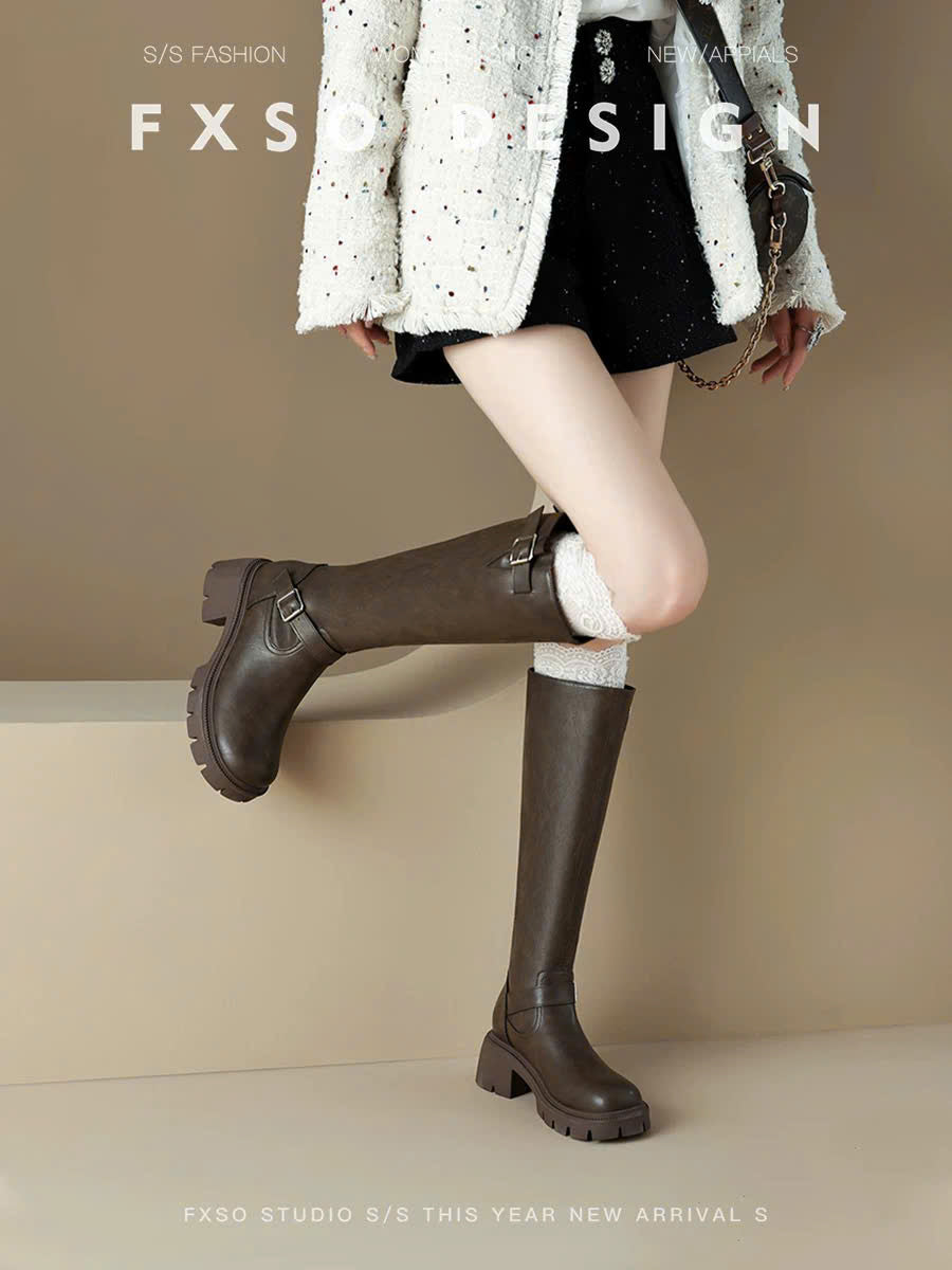 Giày boots khóa cài tinh tế