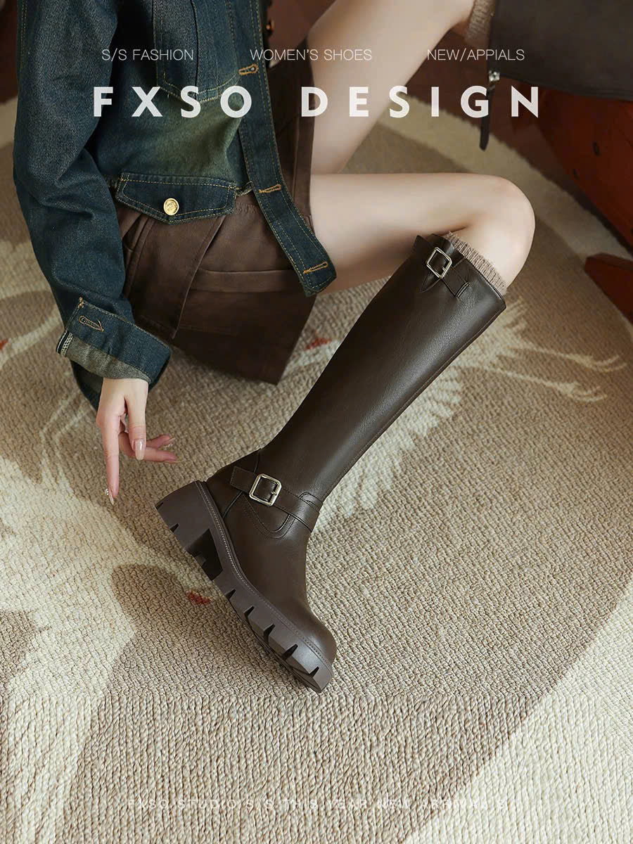 Giày boots khóa cài tinh tế