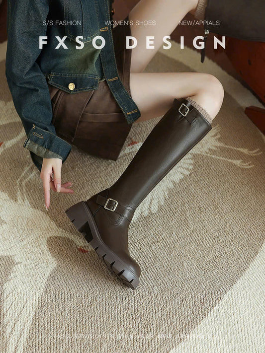 Giày boots khóa cài tinh tế