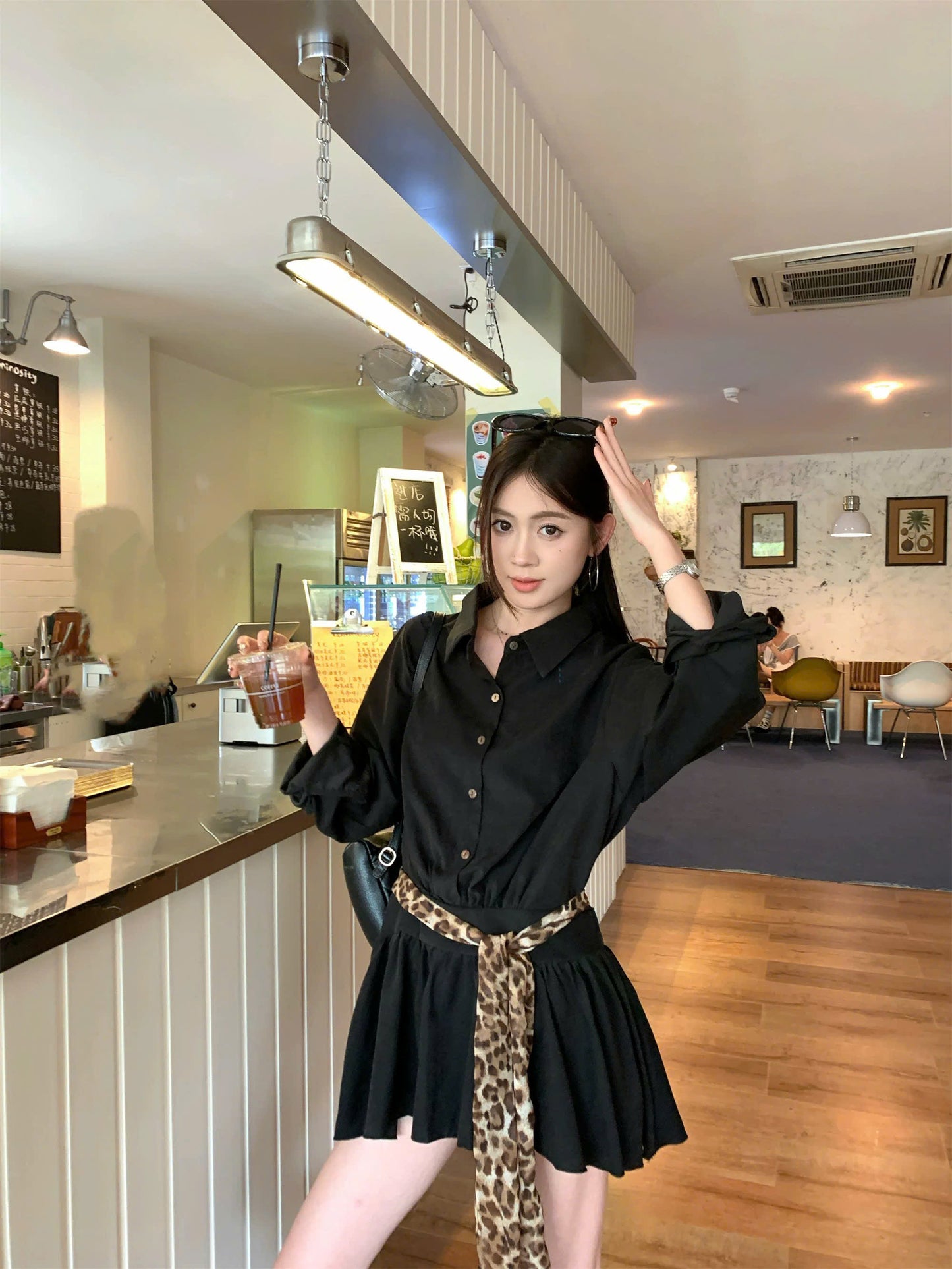 Đầm sơ mi thắt lưng họa tiết báo
