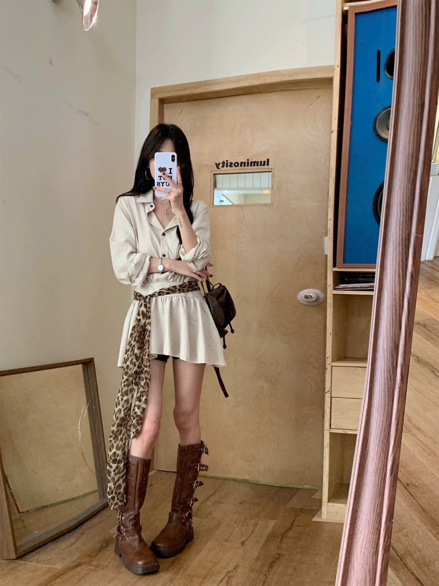 Đầm sơ mi thắt lưng họa tiết báo