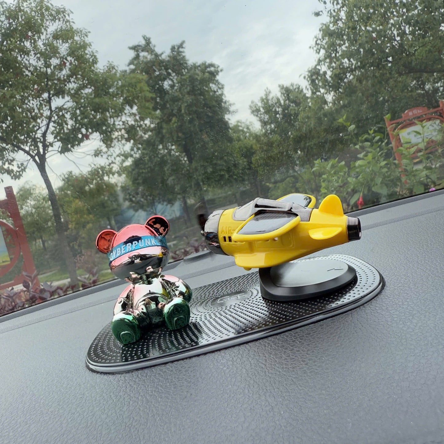Dán xe gấu - bulldog và máy bay