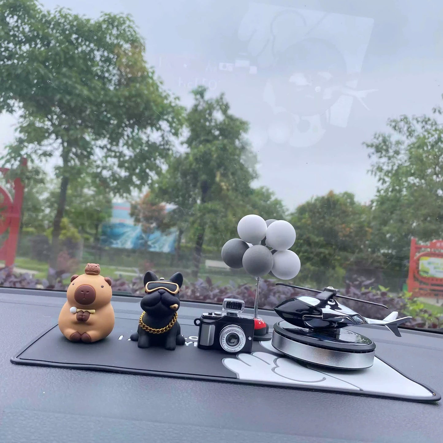 Dán xe capybara dễ thương